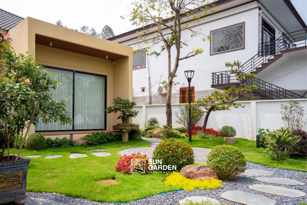 nhà sân vườn hiện đại 1