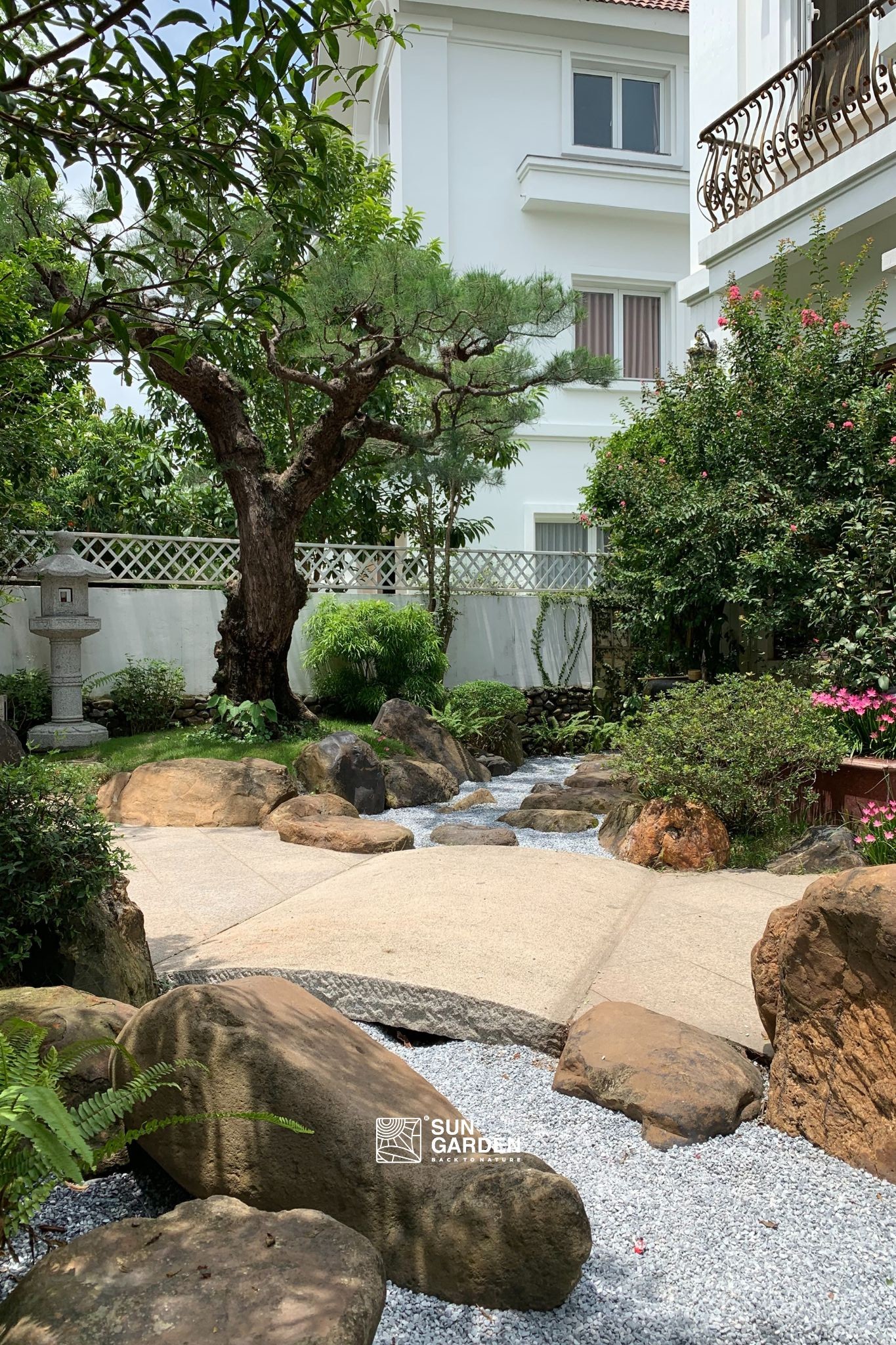 thiết kế sân vườn nhỏ sau nhà 1