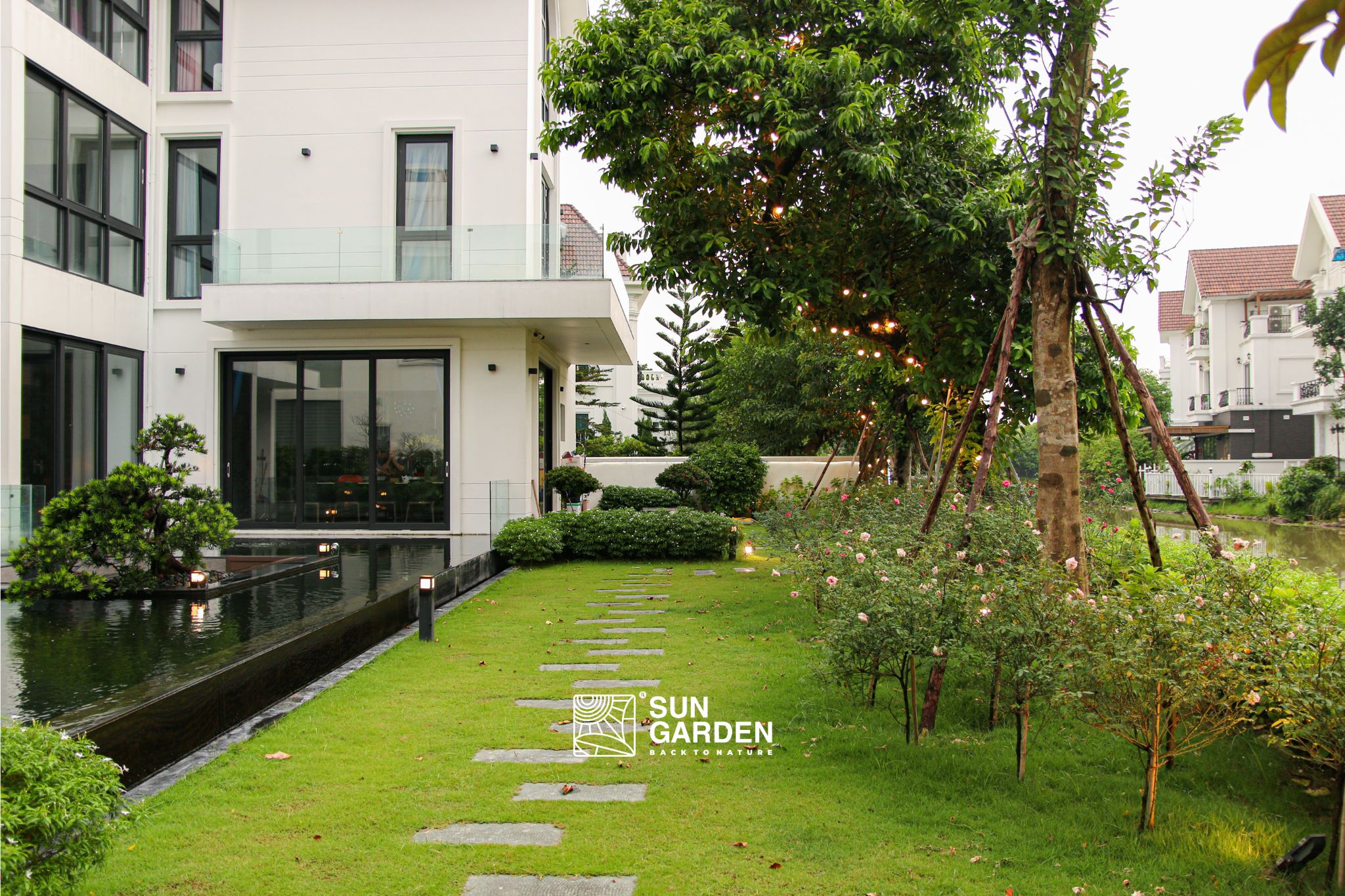 Nhà sân vườn hiện đại 1