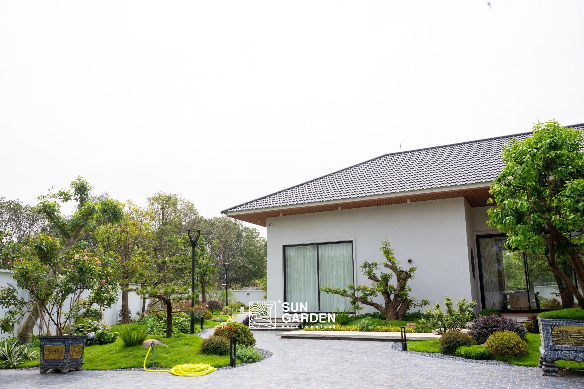 Nhà sân vườn hiện đại 3