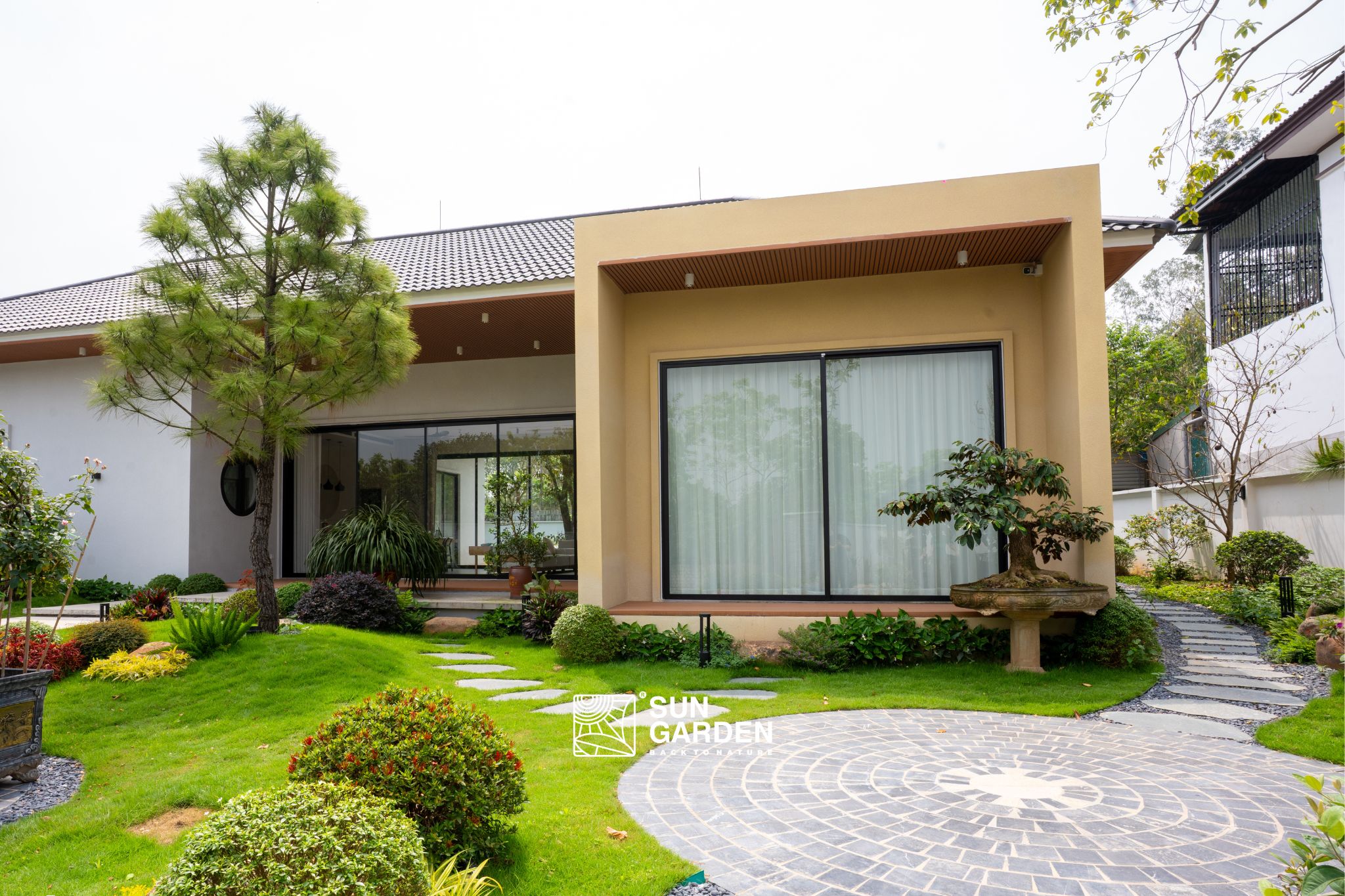 Nhà có sân vườn đẹp 2